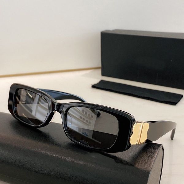 luxury 0096 sunglasses fashion women brand deisnger full frame uv400 lens summer style big square come with case, White;black
luxury 0096 sunglasses fashion women brand deisnger full frame uv400 lens summer style big square come with case, White;black