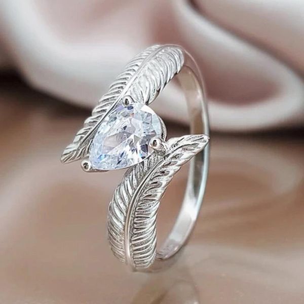 cluster rings modyle 1pc crystal silvery women leaf engagement zircon cubic graceful girls white ring size 6 7 8 9 10, Golden;silver
cluster rings modyle 1pc crystal silvery women leaf engagement zircon cubic graceful girls white ring size 6 7 8 9 10, Golden;silver