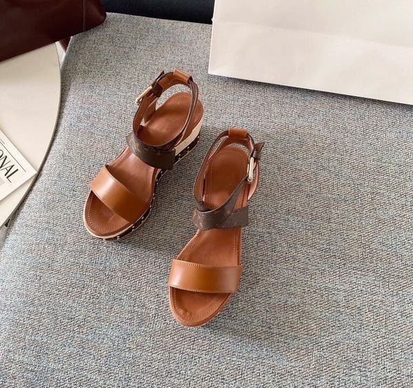 sandals fashion women's casual summer sheep leather beach shoes female peep toe slippers printing woman platform slipper g33062, Black
sandals fashion women's casual summer sheep leather beach shoes female peep toe slippers printing woman platform slipper g33062, Black