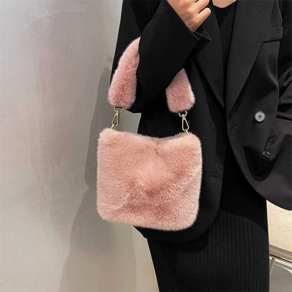 year's 2022 this popular shoulder plush single new women's style bag autumn and winter fashion portable bucket bag
year's 2022 this popular shoulder plush single new women's style bag autumn and winter fashion portable bucket bag