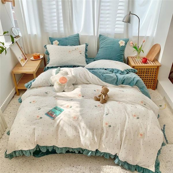 bedding sets 2021 luxury flannel velvet embroidery set warm fleece duvet cover bed sheet pillowcases king 4/6/7pcs size
bedding sets 2021 luxury flannel velvet embroidery set warm fleece duvet cover bed sheet pillowcases king 4/6/7pcs size