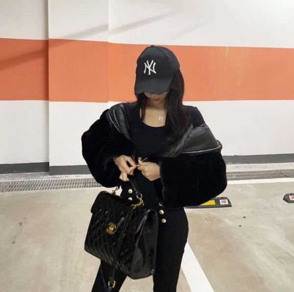 women's jackets winter faux fur long sleeve coat zipper streetwear high waist furry hooded plush jacket fleece parkas outerwear, Black;brown
women's jackets winter faux fur long sleeve coat zipper streetwear high waist furry hooded plush jacket fleece parkas outerwear, Black;brown