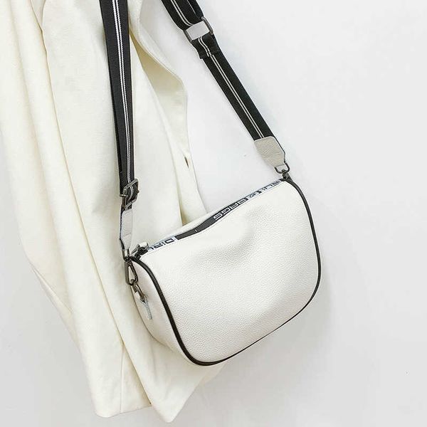 2021 new ins versatile high-grade messenger single shoulder women's summer fashion niche design net red bag
2021 new ins versatile high-grade messenger single shoulder women's summer fashion niche design net red bag