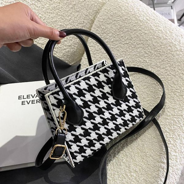 retro plaid crossbody handbag totes women casual pu leather shoulder purse female portable travel messenger handle bag
retro plaid crossbody handbag totes women casual pu leather shoulder purse female portable travel messenger handle bag