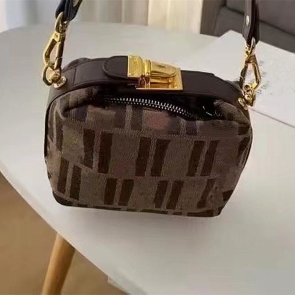 new old flower pillow bag portable one shoulder retro lunch box messenger versatile student
new old flower pillow bag portable one shoulder retro lunch box messenger versatile student