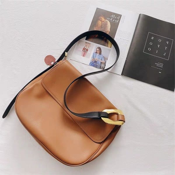 korean horsehoe buckle bag single shoulder meenger bag women 2021 leather large capacity oft meenger luxury designer
korean horsehoe buckle bag single shoulder meenger bag women 2021 leather large capacity oft meenger luxury designer