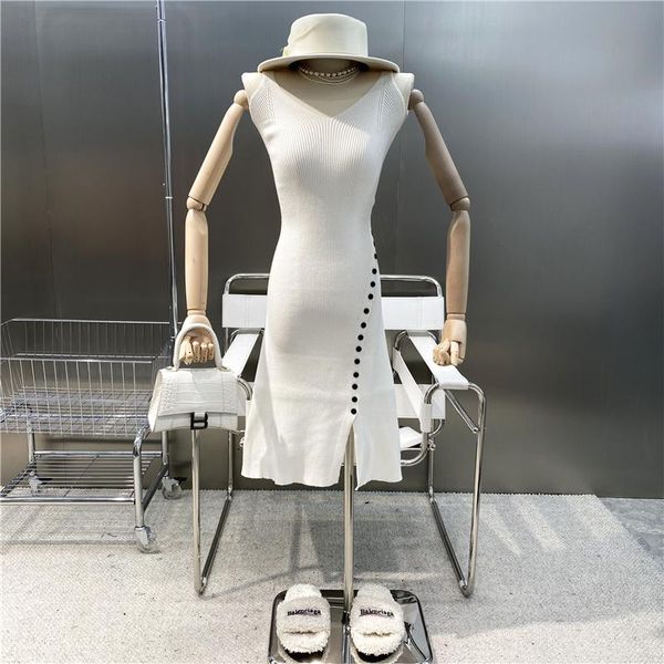 casual dresses brand niche design 2021 side slit button suspender dress v-neck pit stripe tight and thin buttock knit vest, Black;gray
casual dresses brand niche design 2021 side slit button suspender dress v-neck pit stripe tight and thin buttock knit vest, Black;gray