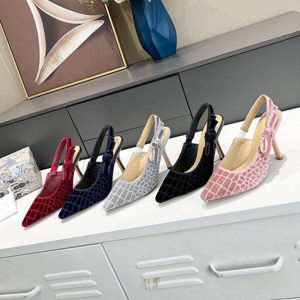 lady dress shoes pointed toe swan pattern crocodile leather embroidery flat 6.5cm 9.5cm heels party designer pumps, Black
lady dress shoes pointed toe swan pattern crocodile leather embroidery flat 6.5cm 9.5cm heels party designer pumps, Black
