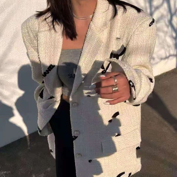 women's suit spring 2021 new letter embroidery retro temperament socialite casual style blazer, Black;brown
women's suit spring 2021 new letter embroidery retro temperament socialite casual style blazer, Black;brown