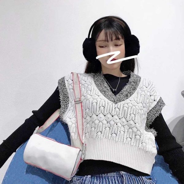 wd sweater 21 spring and summer new color blocking knitted hook flower hollowed out v-neck letter embroidered short vest women, White
wd sweater 21 spring and summer new color blocking knitted hook flower hollowed out v-neck letter embroidered short vest women, White
