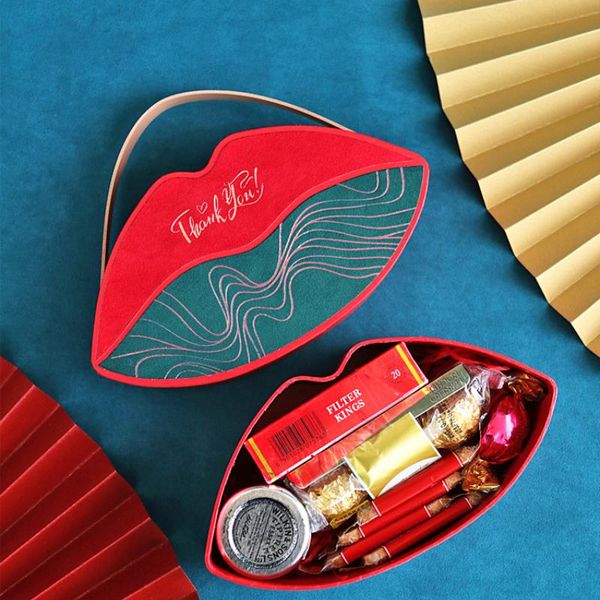 gift wrap red lips shaped box with handle christmas birthday present wrapping makeup jewelry clothes craft packaging supplies
gift wrap red lips shaped box with handle christmas birthday present wrapping makeup jewelry clothes craft packaging supplies
