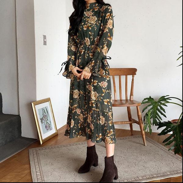 vintage floral print flare sleeve women dresses slim waist a line summer autumn stand collar female long, Black;gray
vintage floral print flare sleeve women dresses slim waist a line summer autumn stand collar female long, Black;gray
