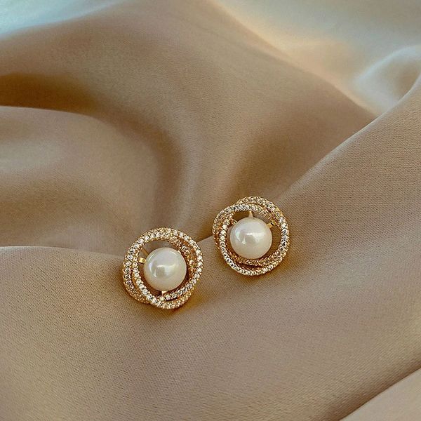 2021 geometric simulated pearl stud earrings for woman exquisite fashion jewelry party luxury accessories, Golden;silver
2021 geometric simulated pearl stud earrings for woman exquisite fashion jewelry party luxury accessories, Golden;silver