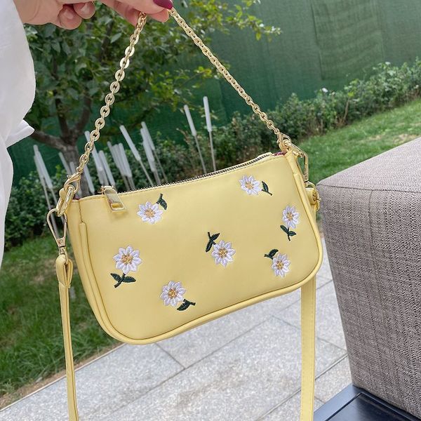 design bag bag women 2021 fashion daisy armpit foreign style mahjong single shoulder oblique span small square
design bag bag women 2021 fashion daisy armpit foreign style mahjong single shoulder oblique span small square
