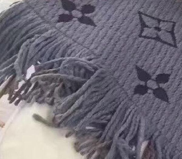 gradient scarf designers classic letter long shawl women soft silk wool cashmere scarves with high qualtiy, Blue;gray
gradient scarf designers classic letter long shawl women soft silk wool cashmere scarves with high qualtiy, Blue;gray