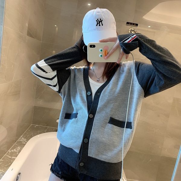 tb pineapple cardigan 5186 contrast stripe v-neck single breasted long sleeve knitted coat, White
tb pineapple cardigan 5186 contrast stripe v-neck single breasted long sleeve knitted coat, White