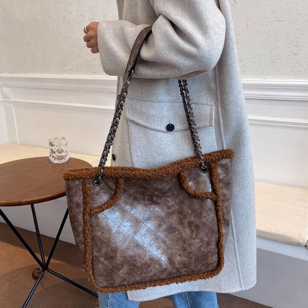 factory wholesale winter large-capacity lambswool women shoulder bags simple atmosphere contrast leather handbag street trend plaid armpit t, Black;red
factory wholesale winter large-capacity lambswool women shoulder bags simple atmosphere contrast leather handbag street trend plaid armpit t, Black;red