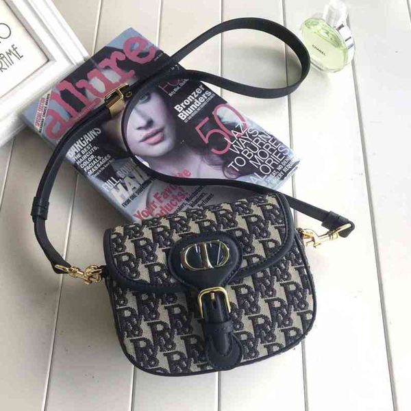 2022 latest models handbag wholesale baby star same semi round leather saddle large capacity one shoulder slant cross portable underarm
2022 latest models handbag wholesale baby star same semi round leather saddle large capacity one shoulder slant cross portable underarm
