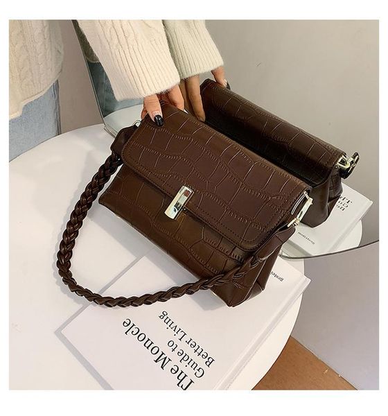 cross body women's bag stone pattern fashion broadband one-shoulder retro stiletto small square bag.
cross body women's bag stone pattern fashion broadband one-shoulder retro stiletto small square bag.