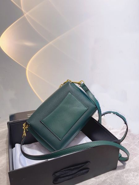 the new single shoulder bag super brim contracted and atmospheredesigners wholesale handbags luxury goods chains plain mahjong package
the new single shoulder bag super brim contracted and atmospheredesigners wholesale handbags luxury goods chains plain mahjong package