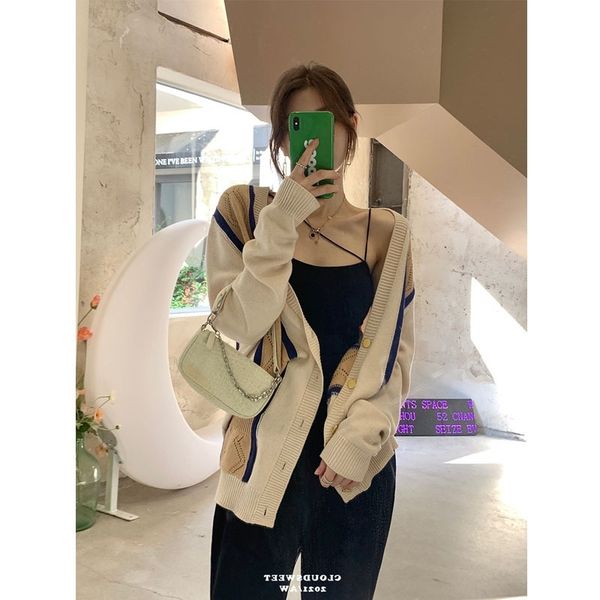 college style long sleeve women's 2021 early autumn new korean version contrast color loose soft waxy hollowed out sweater coat, White;black
college style long sleeve women's 2021 early autumn new korean version contrast color loose soft waxy hollowed out sweater coat, White;black