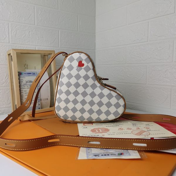factory wholesale luxury brand bags one-shoulder cross body clutch three-piece heart-shaped lady care package
factory wholesale luxury brand bags one-shoulder cross body clutch three-piece heart-shaped lady care package