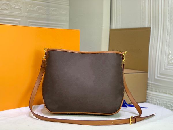 luxurys designers handbags purses montigne bag women tote brand letter embossing genuine leather shoulder bags crossbody bag
luxurys designers handbags purses montigne bag women tote brand letter embossing genuine leather shoulder bags crossbody bag