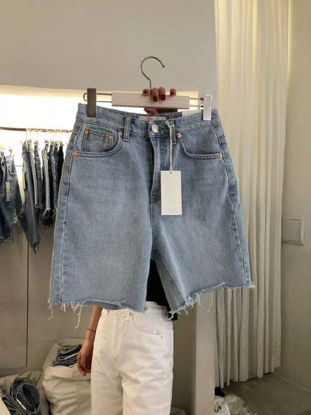 korea dongdamen south 2021 summer thin high waist straight barreled loose casual 5-point denim shorts, Blue
korea dongdamen south 2021 summer thin high waist straight barreled loose casual 5-point denim shorts, Blue