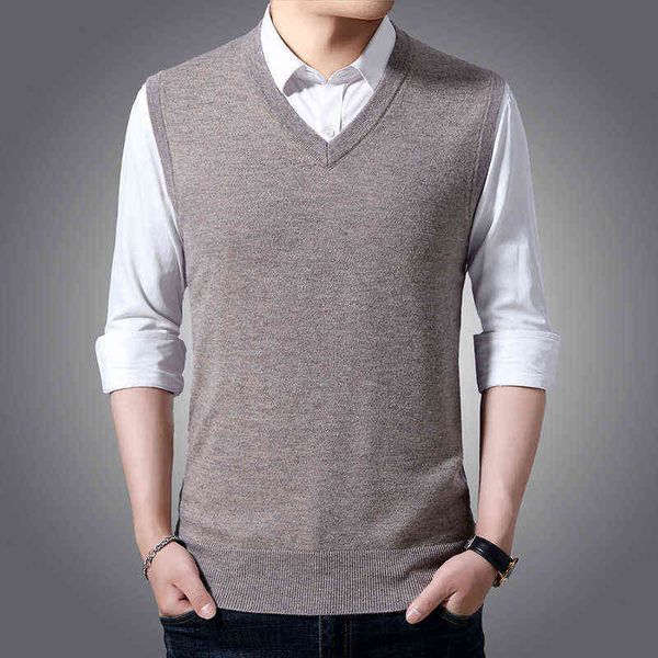 classic style 8 colors men's v-neck vest sweater business fashion casual solid color sleeveless pullover vest male brand 211215, Black;white
classic style 8 colors men's v-neck vest sweater business fashion casual solid color sleeveless pullover vest male brand 211215, Black;white