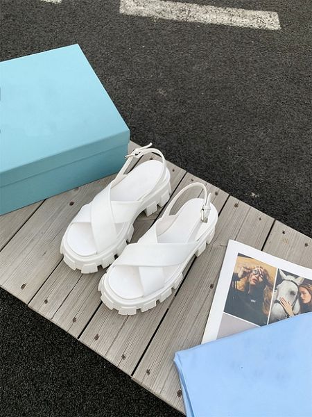 spring 2021 cross-woven chick-soled sandal with imported suede lining vacuum material size35-41, Black
spring 2021 cross-woven chick-soled sandal with imported suede lining vacuum material size35-41, Black