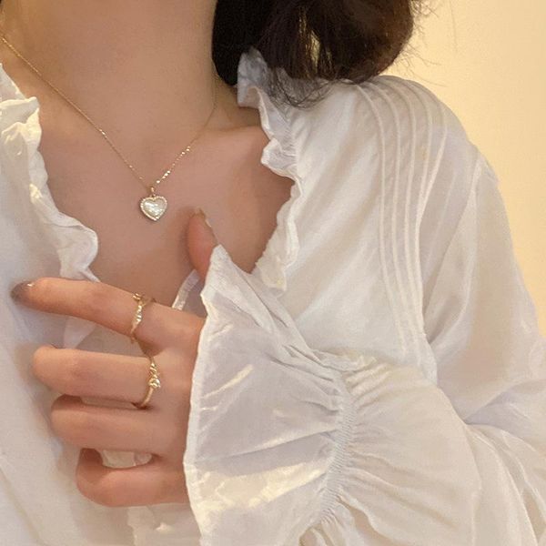 pendant necklaces shell love necklace female light luxury clavicle chain niche design retro fashion party birthday gift, Silver
pendant necklaces shell love necklace female light luxury clavicle chain niche design retro fashion party birthday gift, Silver