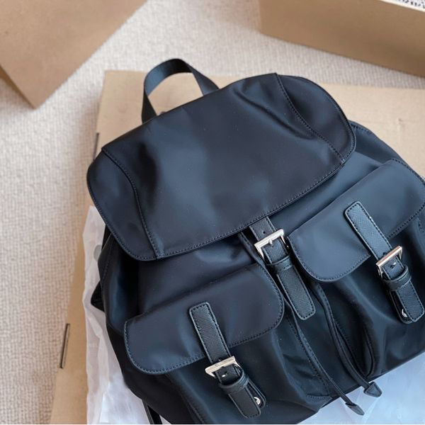 luxurys designers bags waterproof canvas backpack woman and man travel mountaineering bag shoulder large capacity casual storage sport outdo
luxurys designers bags waterproof canvas backpack woman and man travel mountaineering bag shoulder large capacity casual storage sport outdo