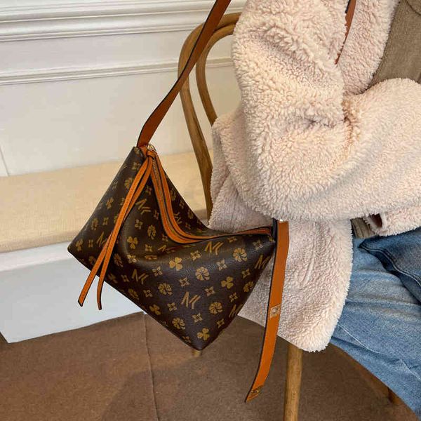 2022 factory outlet printed women's autumn winter new color contrast soft face leisure single shoulder messenger bag pillow bag persona
2022 factory outlet printed women's autumn winter new color contrast soft face leisure single shoulder messenger bag pillow bag persona