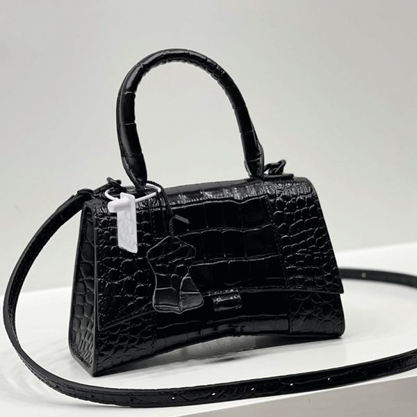 sales crescent bag men and women's luxury handbag designer high-quality nylon chain women's handbag diagonal shoulder wholesale ha
sales crescent bag men and women's luxury handbag designer high-quality nylon chain women's handbag diagonal shoulder wholesale ha