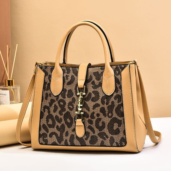 wholesale factory ladies shoulder bags elegant old color printing retro handbag joker classic letters fashion bucket bag trend gold buckle s
wholesale factory ladies shoulder bags elegant old color printing retro handbag joker classic letters fashion bucket bag trend gold buckle s