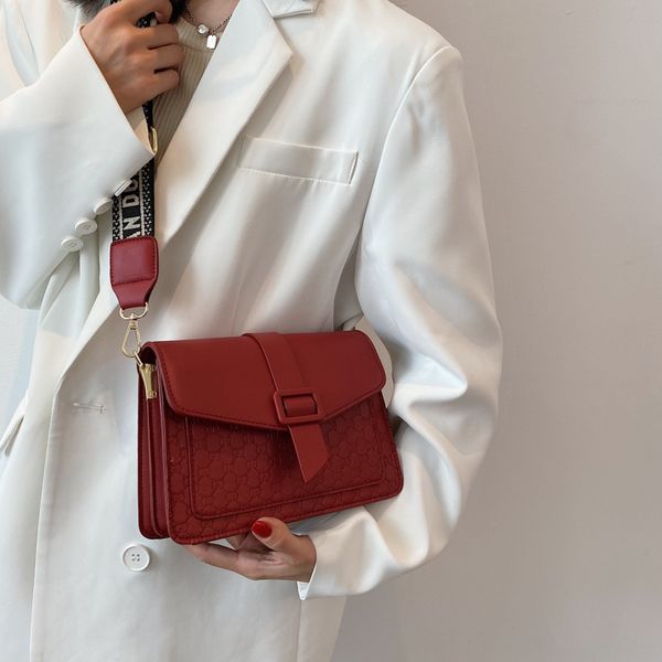 70% factory store summer color contrast checkered trend fashion simple woven belt messenger bag foreign style single shoulder
70% factory store summer color contrast checkered trend fashion simple woven belt messenger bag foreign style single shoulder