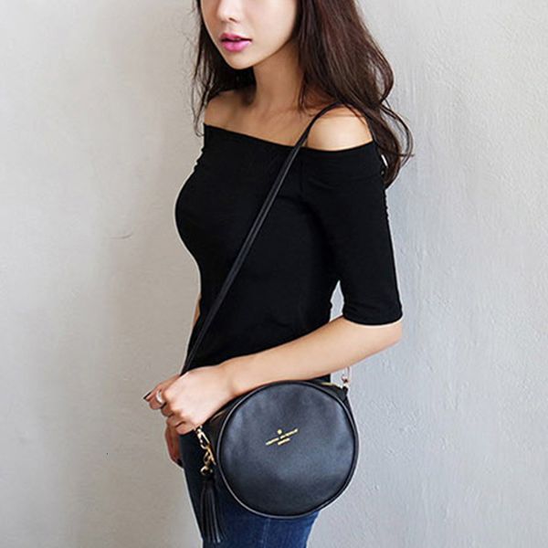 T-shirt Summer one neck T-shirt women's middle sleeve cotton solid color tight 5-sleeve Korean slim sexy off shoulder top, White
T-shirt Summer one neck T-shirt women's middle sleeve cotton solid color tight 5-sleeve Korean slim sexy off shoulder top, White