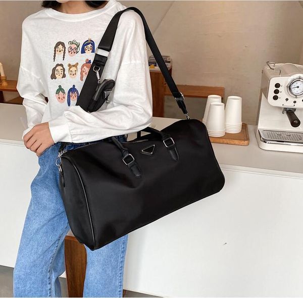 wholesale luxury designer brand duffel bag 2021 latest fashion classic men women high capacity outdoor sports nylon travel boarding package
wholesale luxury designer brand duffel bag 2021 latest fashion classic men women high capacity outdoor sports nylon travel boarding package