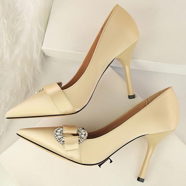 dress shoes 2021 woman 9cm high heels scarpins crystal satin pumps female silk wedding bridal lady valentine gold purple fetish, Black
dress shoes 2021 woman 9cm high heels scarpins crystal satin pumps female silk wedding bridal lady valentine gold purple fetish, Black