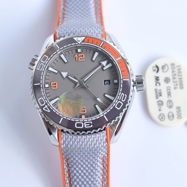 2021 men's watch designer classic production extravagant superior quality automatic mechanics diving outdoors cool run ssss, Slivery;brown
2021 men's watch designer classic production extravagant superior quality automatic mechanics diving outdoors cool run ssss, Slivery;brown