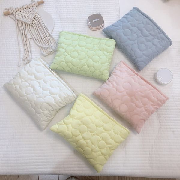 dhl50pcs cosmetic bags women solid floral prints thick soft down feather clutch bag mix color winter
dhl50pcs cosmetic bags women solid floral prints thick soft down feather clutch bag mix color winter