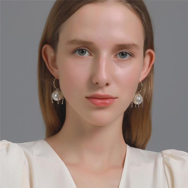 korean big pearl tassel dangle earrings c-shaped alloy diamond chain ear drop women business party souvenir stud earring jewelry wholesale, Silver
korean big pearl tassel dangle earrings c-shaped alloy diamond chain ear drop women business party souvenir stud earring jewelry wholesale, Silver
