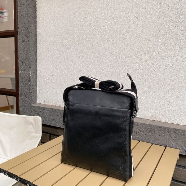 briefcases 2021 fashion women and men new shoulder bags crossbody-bags high-quality solid leather famous luxury size 26*27*5cm
briefcases 2021 fashion women and men new shoulder bags crossbody-bags high-quality solid leather famous luxury size 26*27*5cm