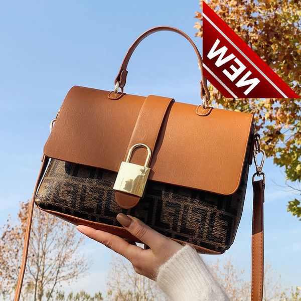 net red contrast color small women's 2020 autumn and winter new fashion atmosphere hand buckle messenger bag
net red contrast color small women's 2020 autumn and winter new fashion atmosphere hand buckle messenger bag