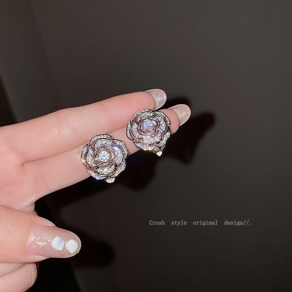 925 silver needle fashion fashion design inlaid with diamond flower net red temperament earrings national style ear accessories
925 silver needle fashion fashion design inlaid with diamond flower net red temperament earrings national style ear accessories
