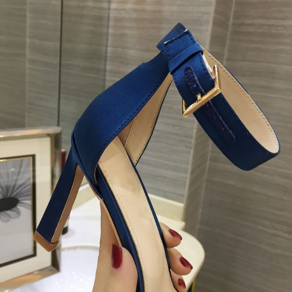 kitten heels sandals classics casual luxury designer shoes sheepskin leather and multiple colors available size euro 34-39 heel 7.5cm, Black
kitten heels sandals classics casual luxury designer shoes sheepskin leather and multiple colors available size euro 34-39 heel 7.5cm, Black