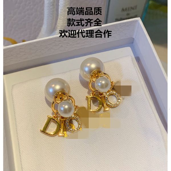 tina clover d letter pearl earrings female 925 sier needle jewelry high version, Golden
tina clover d letter pearl earrings female 925 sier needle jewelry high version, Golden