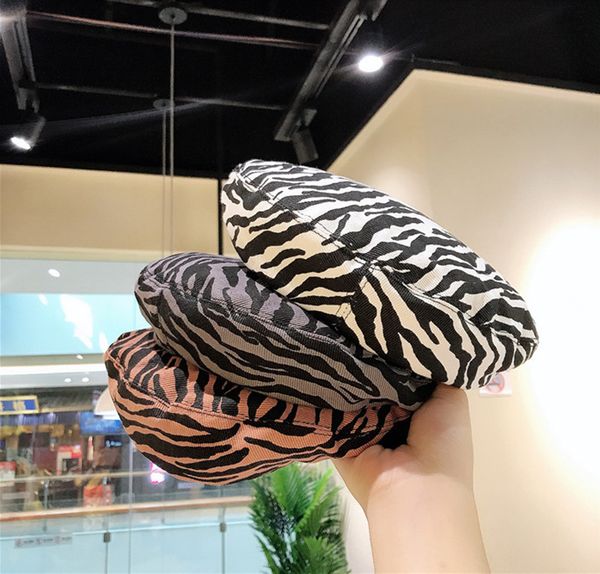 pattern beret female personality painter versatile foreign style fashion flat hat, Yellow
pattern beret female personality painter versatile foreign style fashion flat hat, Yellow
