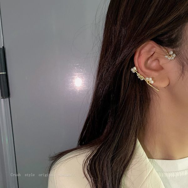 fashion east gate simple temperament pl hanging no hole fashion personality net red jewelry earrings female, Golden;silver
fashion east gate simple temperament pl hanging no hole fashion personality net red jewelry earrings female, Golden;silver