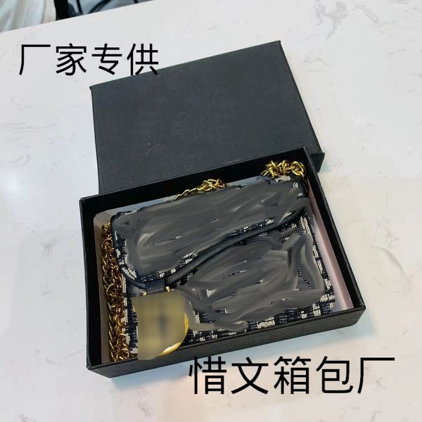new chain fashion trend single shoulder embroidered diagonal foreign style small square bag
new chain fashion trend single shoulder embroidered diagonal foreign style small square bag